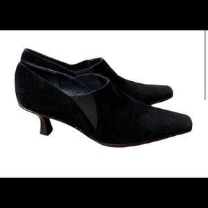 Stuart Weitzman - vintage suede slip-on bootie/shoe with kitten heel